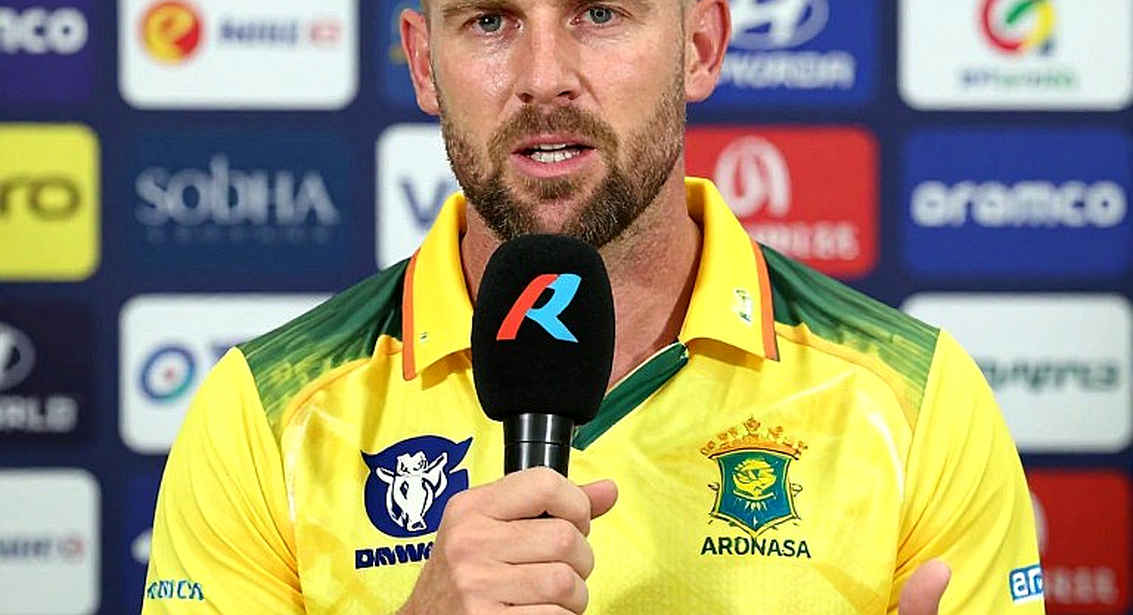 Certificates Arrive Eleven Days Late, Careers Arrive Eleven Years Early: Looting the Youth Archaeological Site in Cricket's Transfer Window Certificates Arrive Eleven Days Late, Careers Arrive Eleven Years Early: Looting the Youth Archaeological Site in Cricket's Transfer Window
