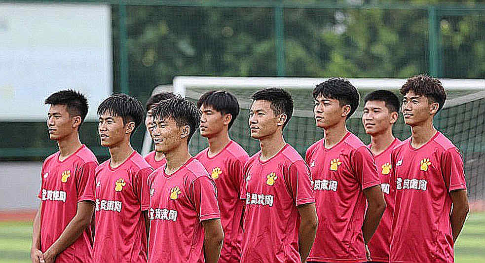 Ancelotti's Thumbs-Up: One Draw, a Four-Year Contract, and the Real Arithmetic of the Kolkata Friendly Ancelotti's Thumbs-Up: One Draw, a Four-Year Contract, and the Real Arithmetic of the Kolkata Friendly